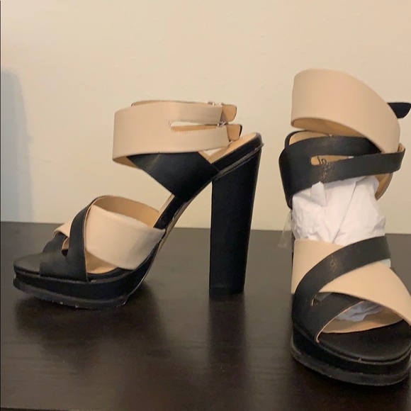 Black & Nude Strappy Sandals NWOB - Picture 3 of 5